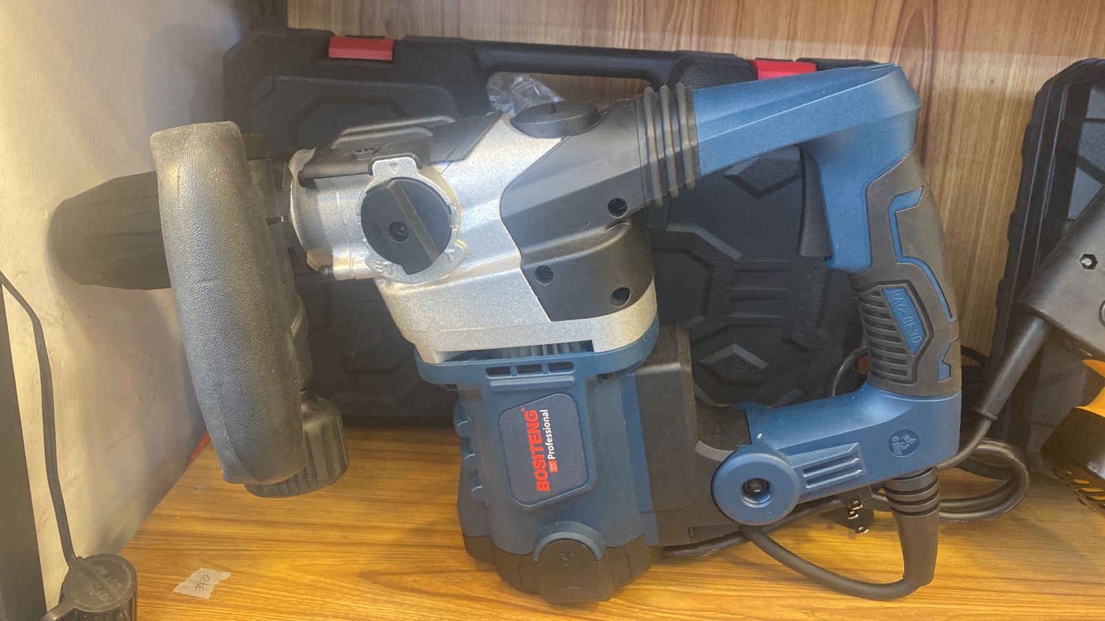 Vista 2 de demoledor taladro bosh y dewalt - marca: bosch